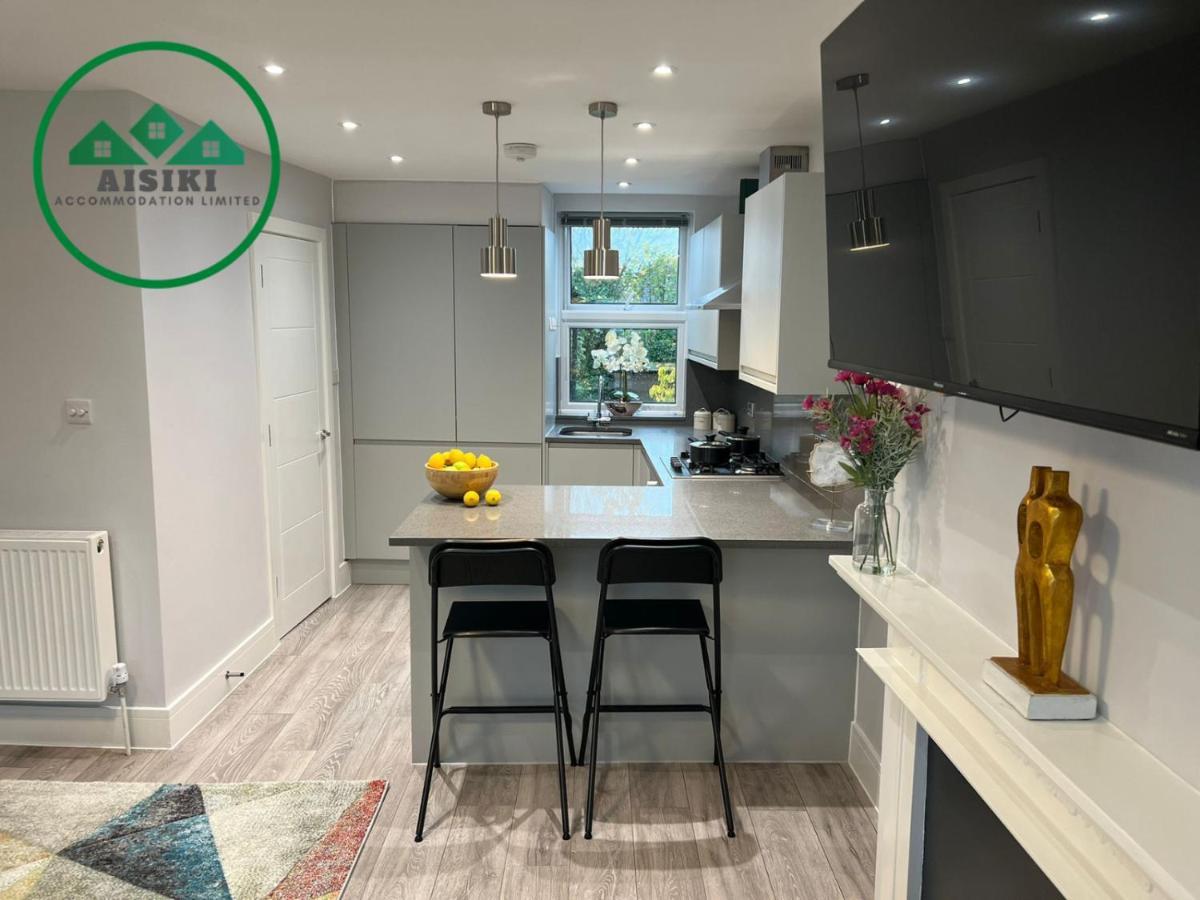 Aisiki Apartments At Stanhope Road, North Finchley, Airconditioned Multiple 2 Or 3-Bedroom, Pet-Friendly Duplex Flats, King Or Twin Beds, Airconditioned & Free Wi-Fi Esterno foto