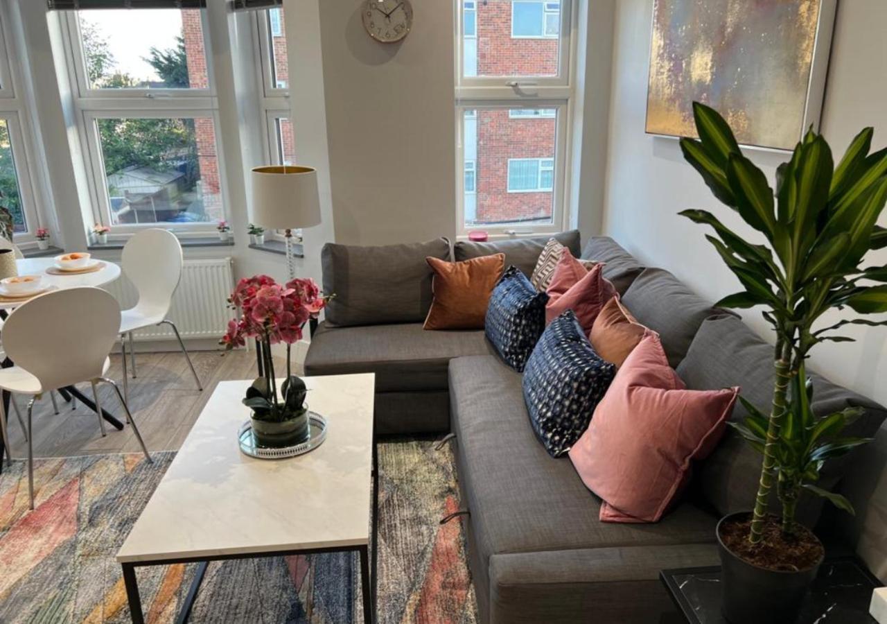 Aisiki Apartments At Stanhope Road, North Finchley, Airconditioned Multiple 2 Or 3-Bedroom, Pet-Friendly Duplex Flats, King Or Twin Beds, Airconditioned & Free Wi-Fi Esterno foto