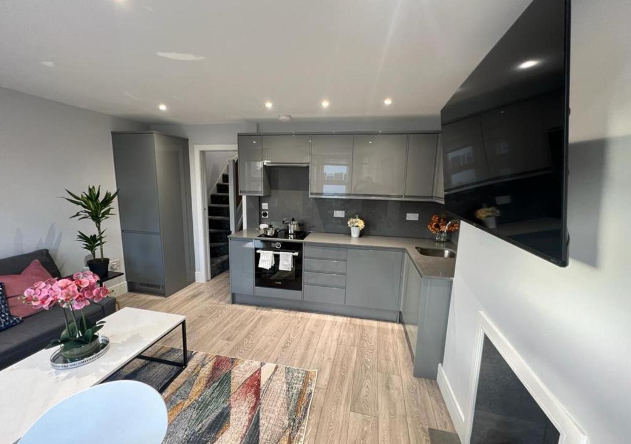 Aisiki Apartments At Stanhope Road, North Finchley, Airconditioned Multiple 2 Or 3-Bedroom, Pet-Friendly Duplex Flats, King Or Twin Beds, Airconditioned & Free Wi-Fi Esterno foto