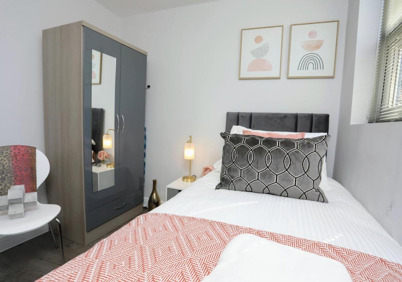 Aisiki Apartments At Stanhope Road, North Finchley, Airconditioned Multiple 2 Or 3-Bedroom, Pet-Friendly Duplex Flats, King Or Twin Beds, Airconditioned & Free Wi-Fi Esterno foto