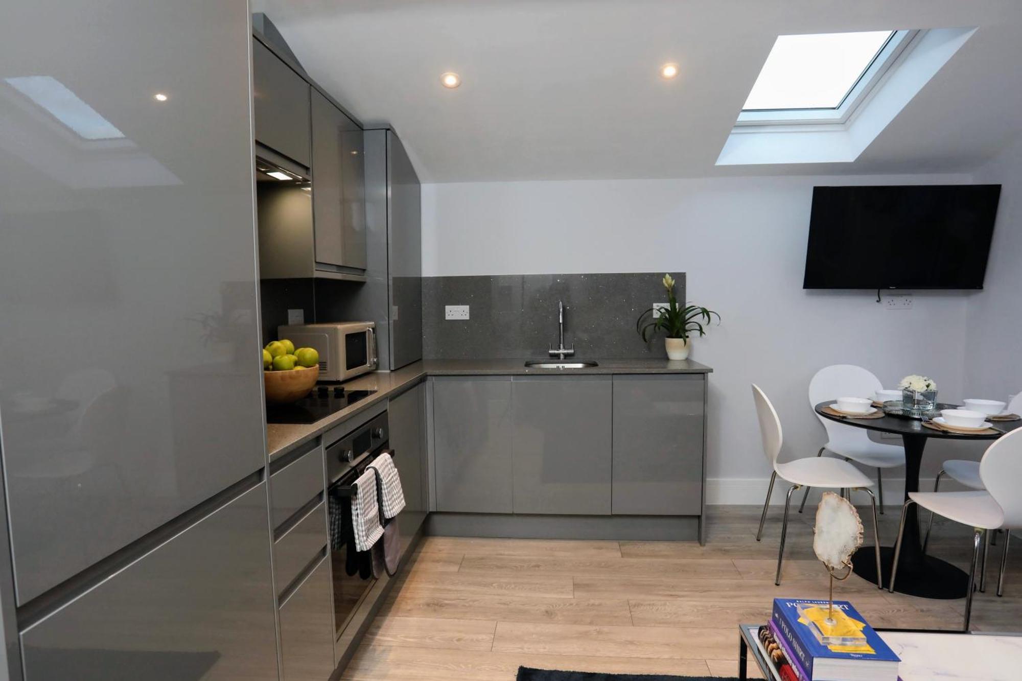 Aisiki Apartments At Stanhope Road, North Finchley, Airconditioned Multiple 2 Or 3-Bedroom, Pet-Friendly Duplex Flats, King Or Twin Beds, Airconditioned & Free Wi-Fi Esterno foto