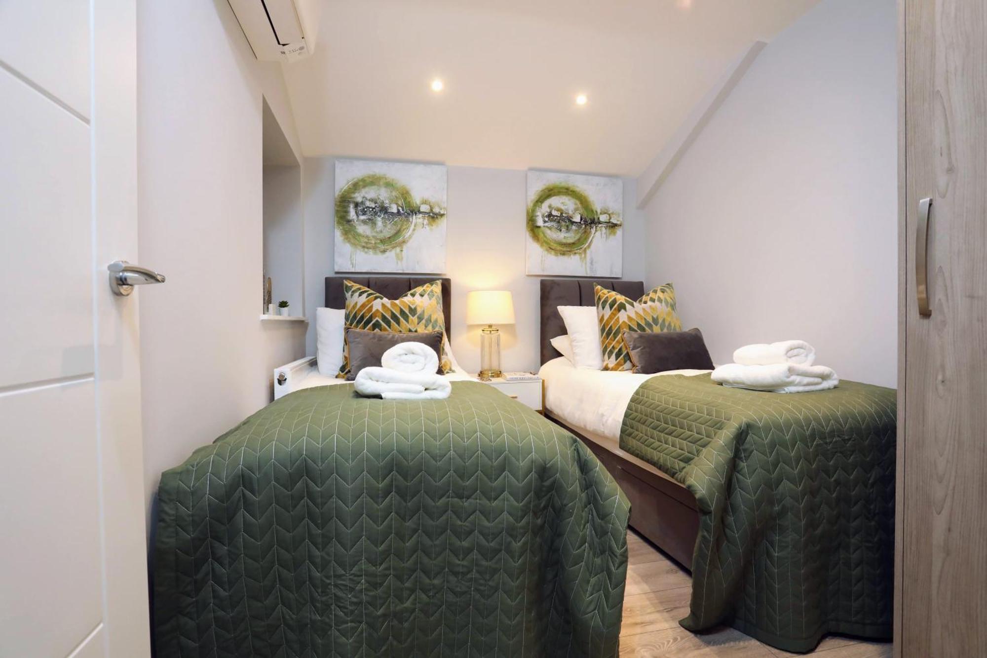 Aisiki Apartments At Stanhope Road, North Finchley, Airconditioned Multiple 2 Or 3-Bedroom, Pet-Friendly Duplex Flats, King Or Twin Beds, Airconditioned & Free Wi-Fi Esterno foto