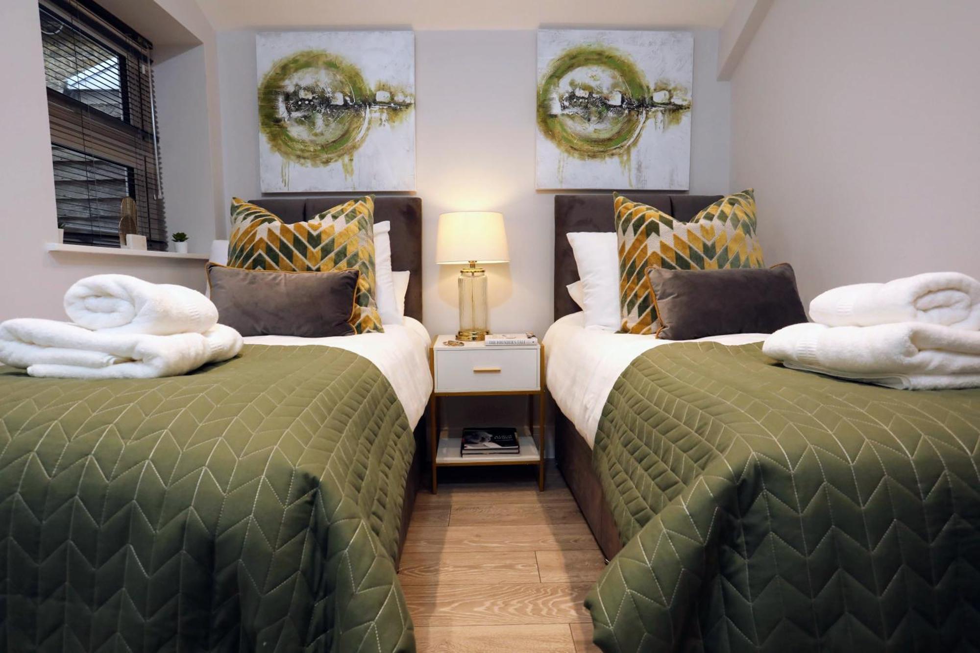 Aisiki Apartments At Stanhope Road, North Finchley, Airconditioned Multiple 2 Or 3-Bedroom, Pet-Friendly Duplex Flats, King Or Twin Beds, Airconditioned & Free Wi-Fi Esterno foto